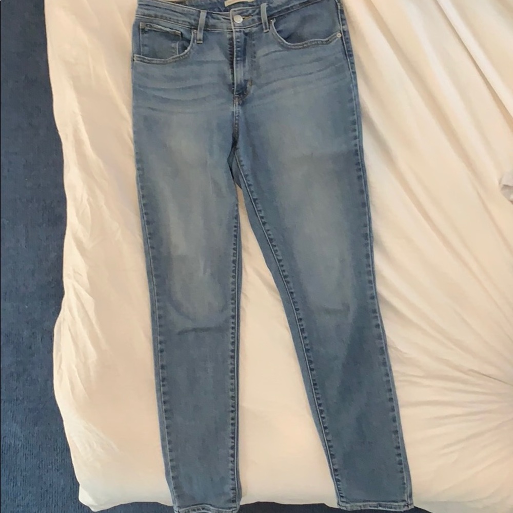 721 High Rise Skinny Levis size 30